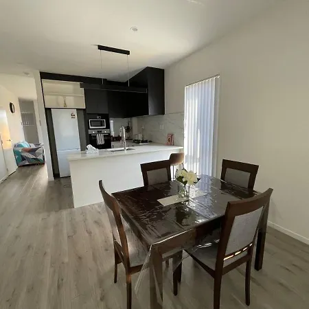4 Bedroom Home Fully Furnished In Papakura, Auckland Exterior photo