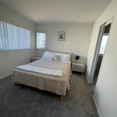 4 Bedroom Home Fully Furnished In Papakura, Auckland Exterior photo