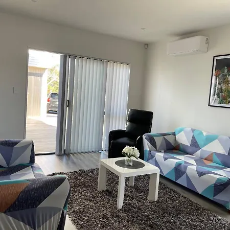 4 Bedroom Home Fully Furnished In Papakura, Auckland Exterior photo