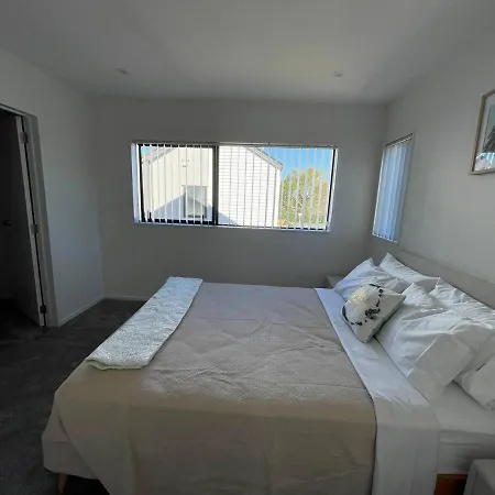 4 Bedroom Home Fully Furnished In Papakura, Auckland Exterior photo