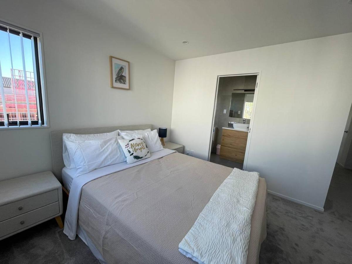 4 Bedroom Fully Furnished In Papakura, Holiday home *