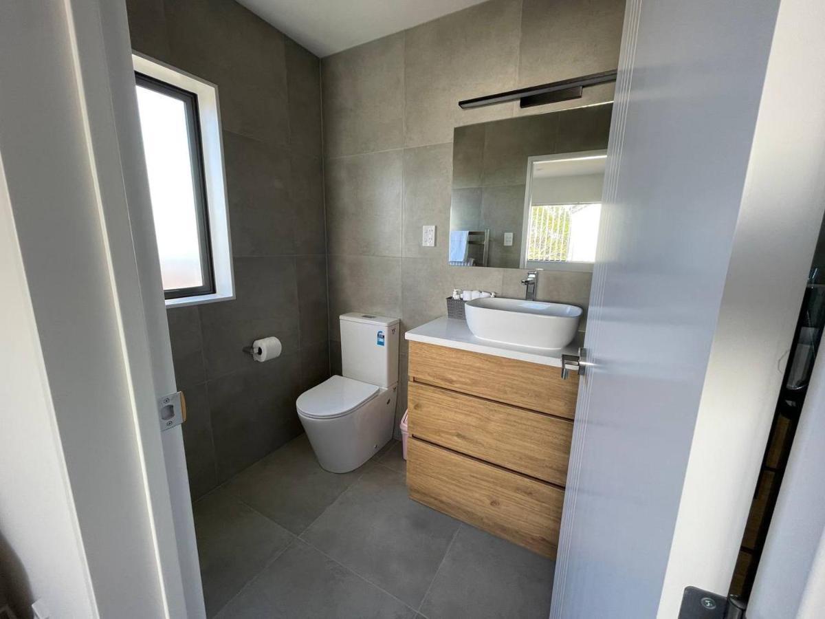 4 Bedroom Fully Furnished In Papakura, Ferienhaus