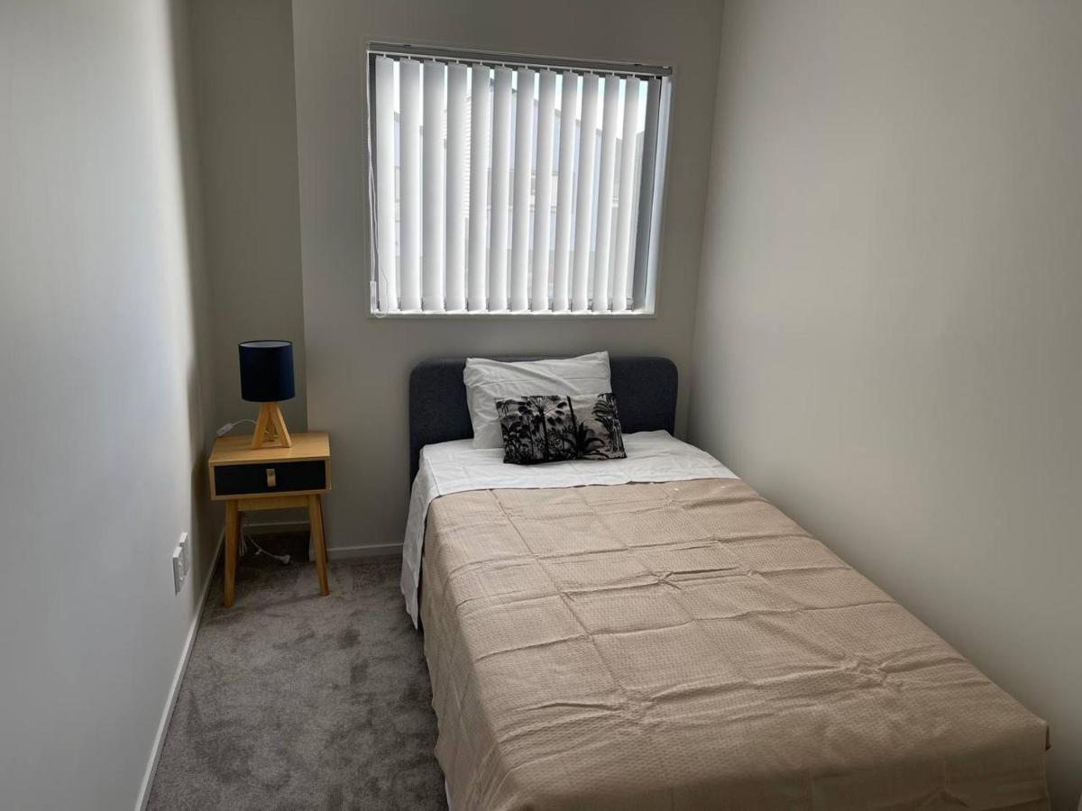 4 Bedroom Fully Furnished In Papakura, Ferienhaus