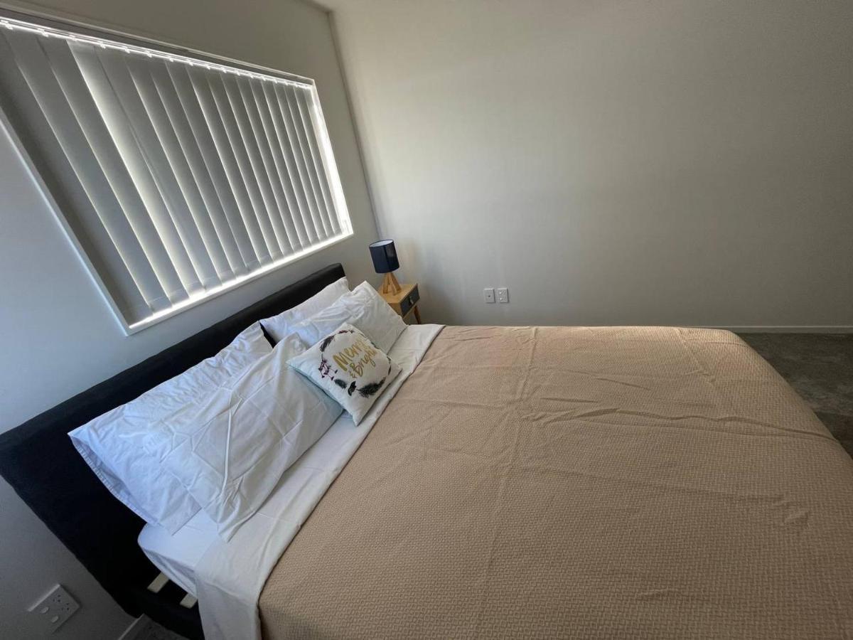 4 Bedroom Fully Furnished In Papakura, Ferienhaus